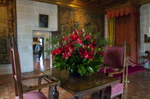 _LEP1163 - Ces bouquets de fleurs dans presque tous les appartements du château mettent beaucoup de vie et sont splendides et je n’aime pas les fleurs en général!